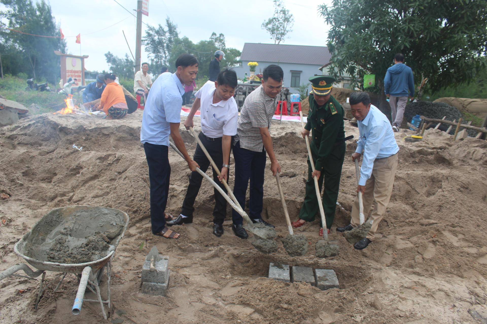 Khởi công xây dựng nhà tình nghĩa cho hộ gia đình khó khăn tại xã Triệu Vân